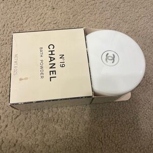 CHANEL No 19 BATH POWDER 8 OZS vintage hard to find